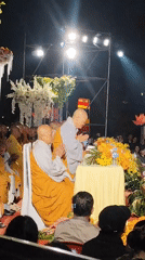 Buddhist ceremony with lotus lanterns draws crowds in Da Lat