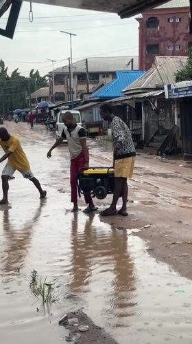 Flooding forces residents to wade through muddy streets in Nigeria