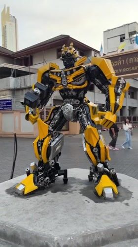 Casual Bangkok street life and art gallery visits documented