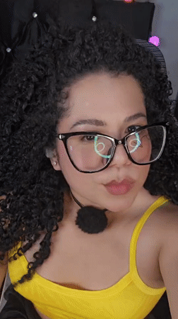 Woman photographed in distinctive outfit in Cúcuta, Colombia