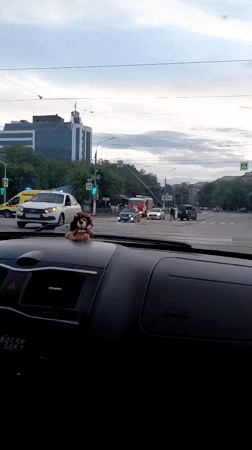 Emergency vehicles respond to intersection incident in Magnitogorsk