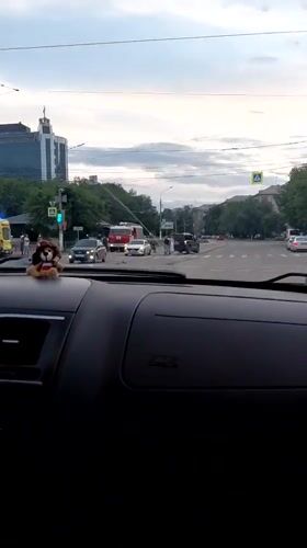 Emergency vehicles respond to intersection incident in Magnitogorsk