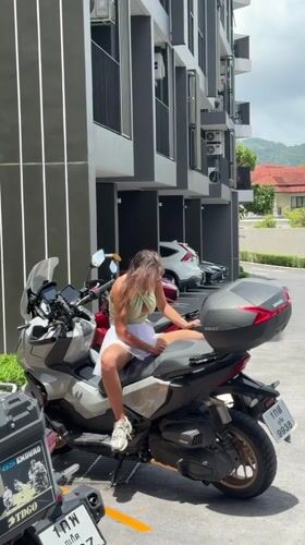 Woman on motorcycle observed in Choeng Thale parking area