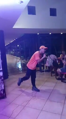 Karaoke night unfolds at Playa El Agua venue