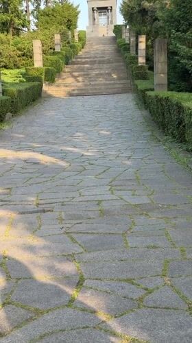 Afternoon stroll through Vozdovac park captures monuments, flowers, portraits