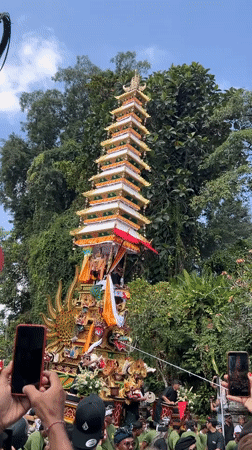 Balinese cremation tower procession winds through Pejeng streets