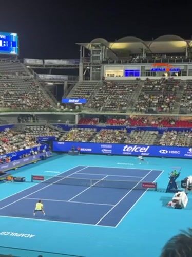 Night Tennis Tournament Draws Crowds at Acapulco Stadium