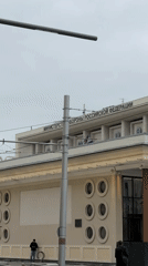 Routine pedestrian activity documented near Moscow government district