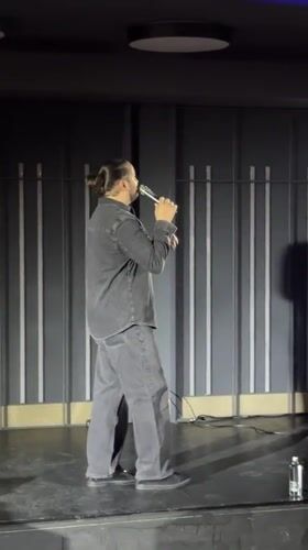 Male performer gives evening musical set in Kazanlak, Bulgaria