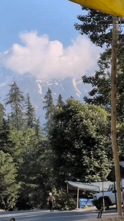 Tourist activity and roadside vendors captured in Solang, India
