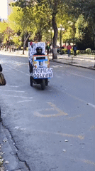Protest vehicle with children's rights signs spotted in La Paz