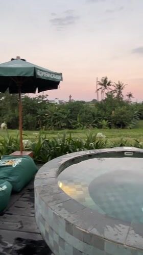 Poolside chill, street scenes, and café stops in Mengwi, Bali