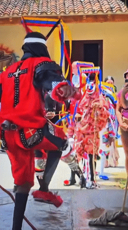 Mixed scenes documented in Tinaquillo: costumes, transit, cat