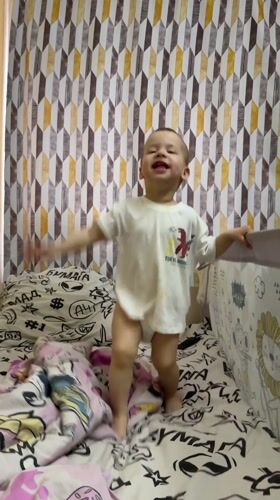 Toddler in dinosaur shirt spotted in Russian bedroom
