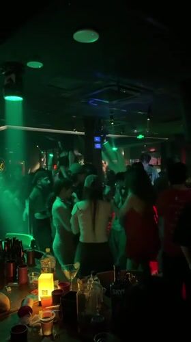 Night out in Liangjiang: street scenes to club dancing