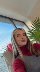 Woman takes multiple selfies in Berlin dressing room