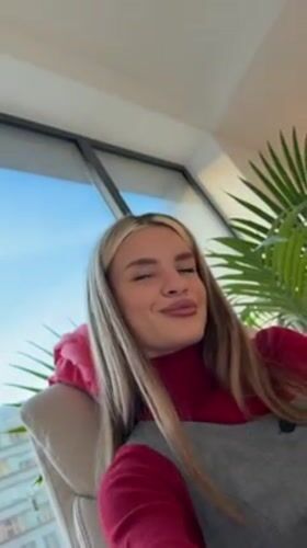 Woman takes multiple selfies in Berlin dressing room