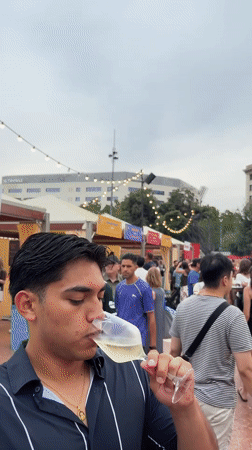 Weekend afternoon scenes captured across Barcelona plaza and events
