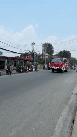 Fire truck responds through commercial district in Kathmandu