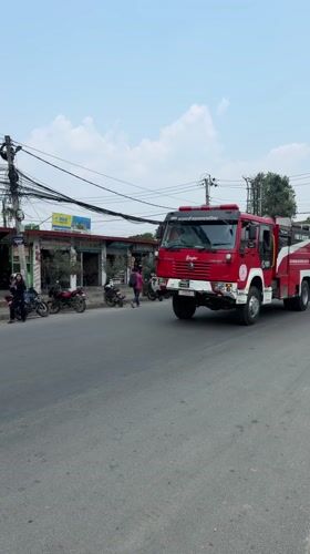 Fire truck responds through commercial district in Kathmandu
