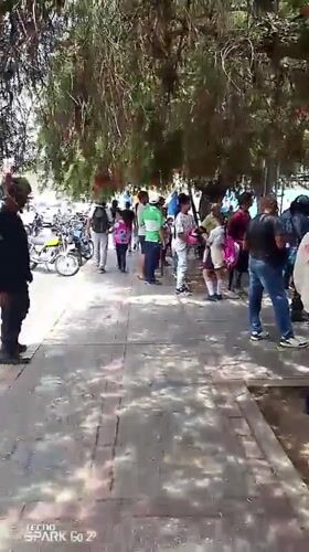 Afternoon street life and school activity documented in Tinaquillo