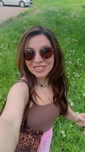 Couple enjoys spring day with dandelions in Kryvyi Rih