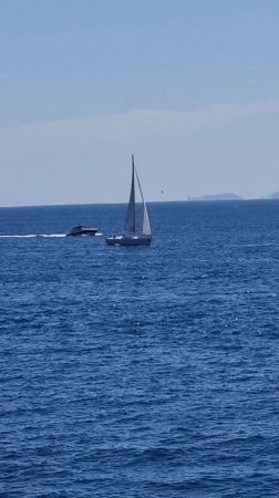Busy afternoon on the Bay of Roses coastline