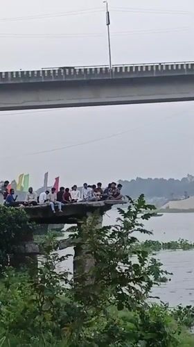 River traffic and waterfront activity documented in Dhaka-Tarabo area