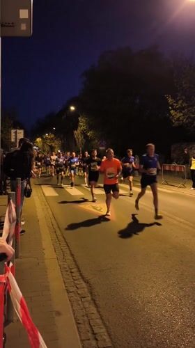 Nighttime marathon draws runners and spectators in Krakow
