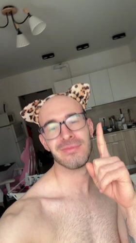 Man documents casual moments at home in Lyubertsy apartment