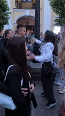 Evening street performances draw crowds in Saint Petersburg