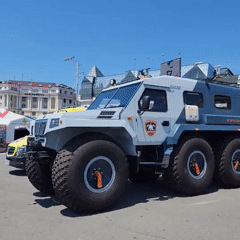 Church square, cubes, and a six-wheeled vehicle in one session