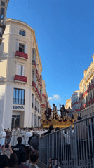 Holy Week procession draws crowds in Málaga streets