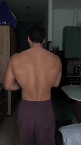 Indoor physique session, multiple poses, Moscow apartment
