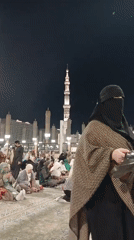 Nighttime prayers draw crowds to Prophet's Mosque in Medina