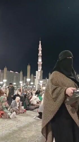 Nighttime prayers draw crowds to Prophet's Mosque in Medina
