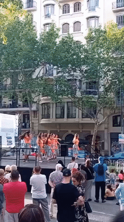 Community street festival draws crowds in Barcelona park