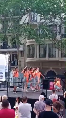 Community street festival draws crowds in Barcelona park