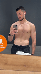 Man Takes Gym Selfies in Essen Fitness Center