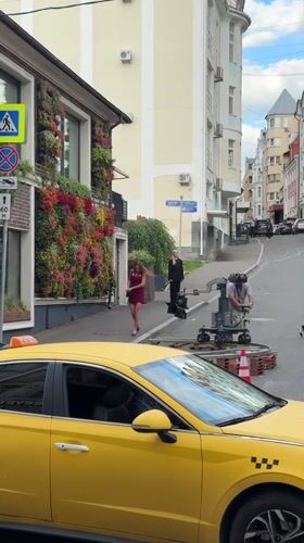 Yellow cab and metro corridor: everyday Moscow in June