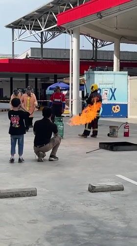Fire safety demonstration held in Pattaya City parking lot