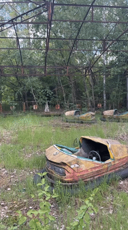 Witness documents decay at Pripyat's abandoned amusement park, pool