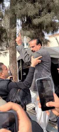 Large demonstration unfolds in Quetta, Pakistan near bank office