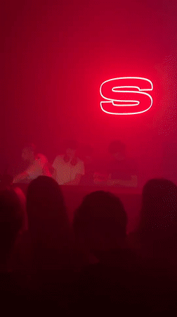 DJ performance draws crowd at Turin nightclub