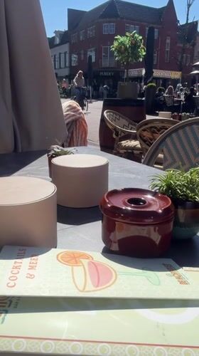 Outdoor café scene captured in Hengelo on sunny morning
