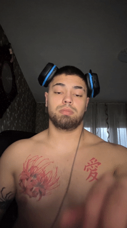 Man with headphones and tattoos photographed in Grashevo