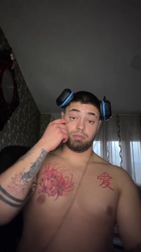 Man with headphones and tattoos photographed in Grashevo