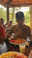 Group enjoys Brazilian meal at outdoor São Paulo pavilion