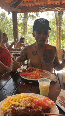 Group enjoys Brazilian meal at outdoor São Paulo pavilion