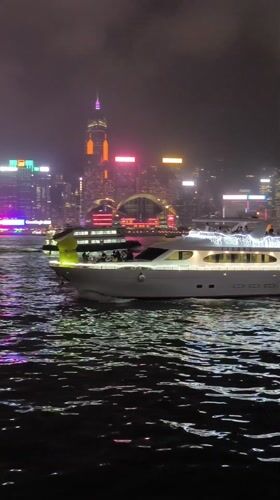Hong Kong harbour nightlife captured by witnesses